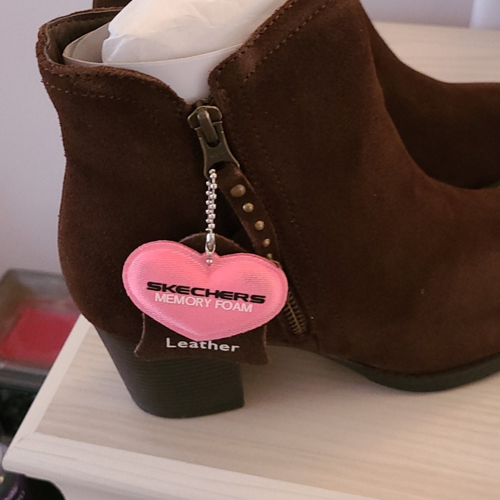 Skechers suede boots
